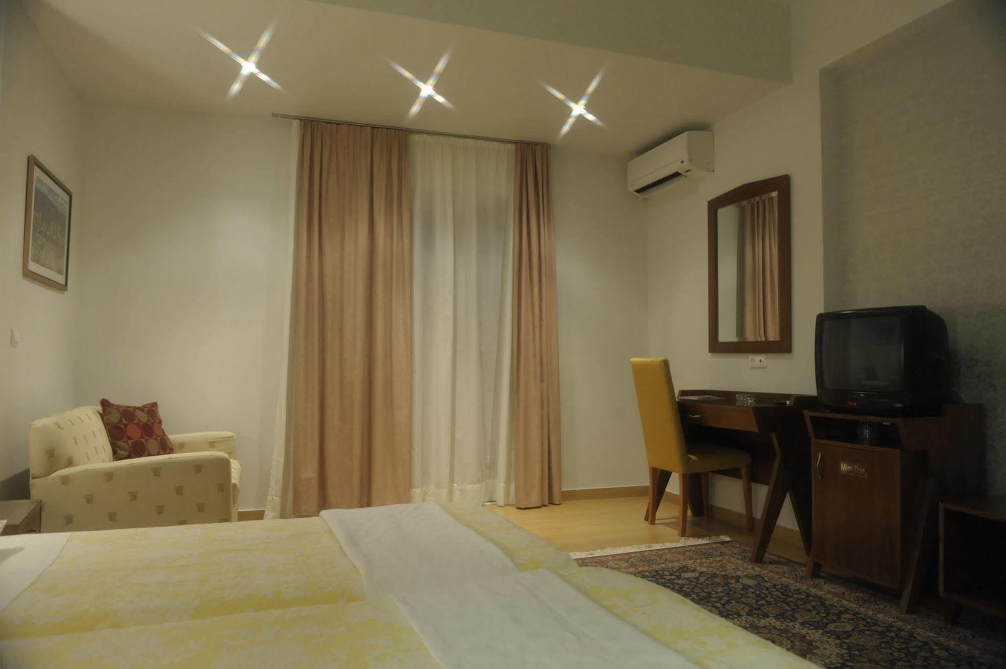 Preveza City Comfort Hotel Ngoại thất bức ảnh